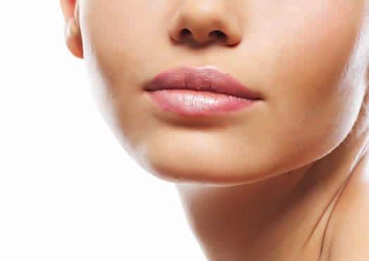 Tratamiento para remodelar y rellenar arrugas con aspecto natural, remodelación y volumen de labios.