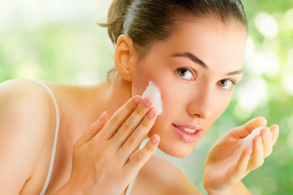 Tratamiento acné, pieles grasas y/o con acné, pieles con marcas de acné. Tratamiento regulador de sebo. Se suele aplicar en cara y espalda.